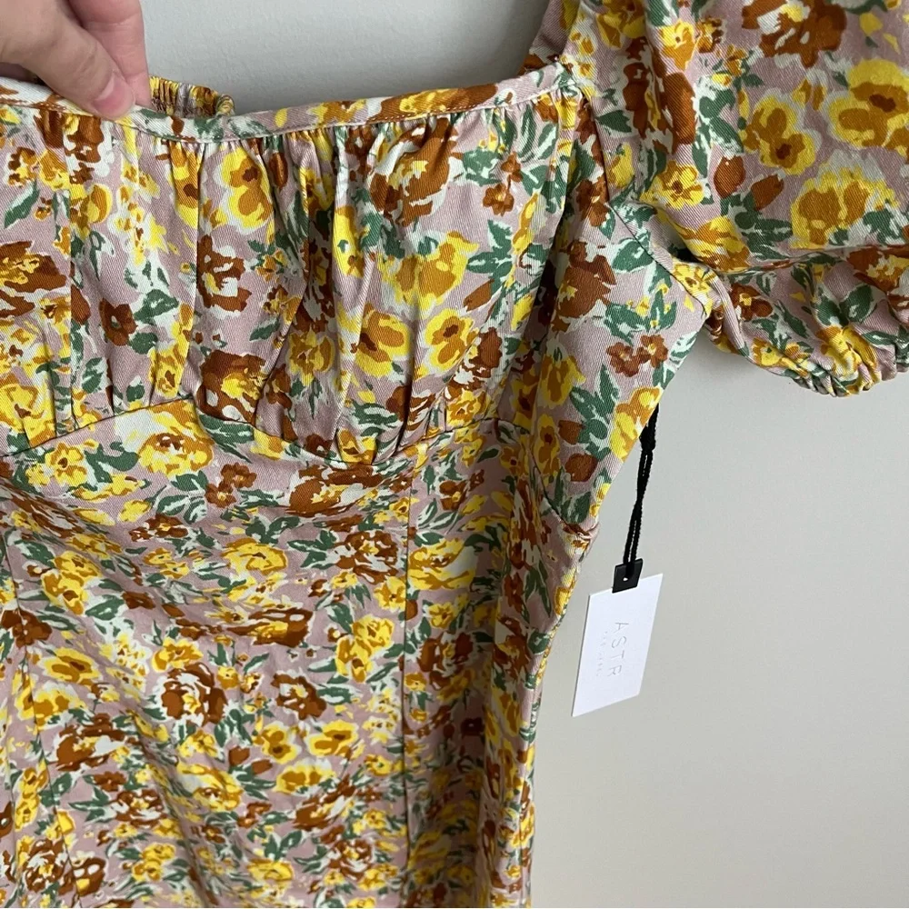NWT ASTR The Label Wendy Women’s Floral Puff Sleeve Dress Yellow Medium